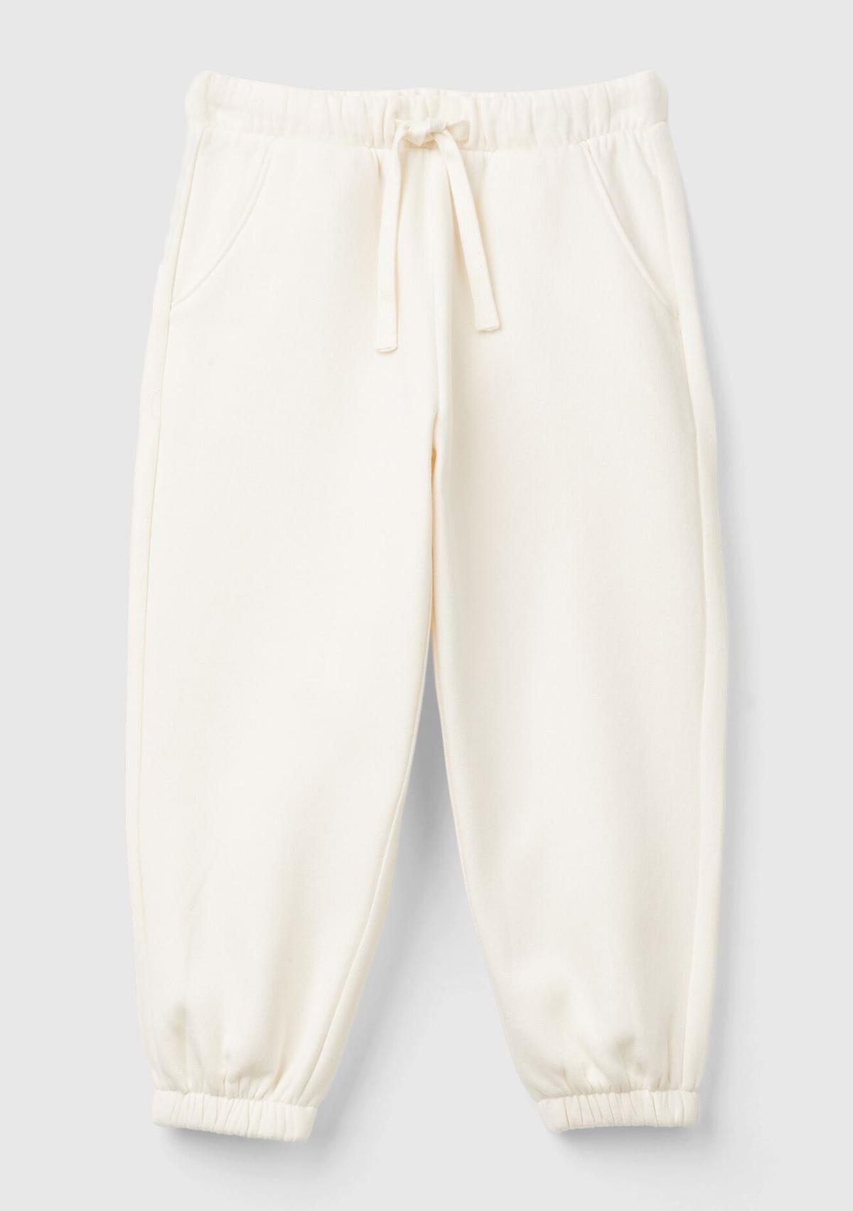  Kız Çocuk Ekru Arkası Logo Detaylı Beli Paçası Lastikli Büzgü İpli Eşofman Altı