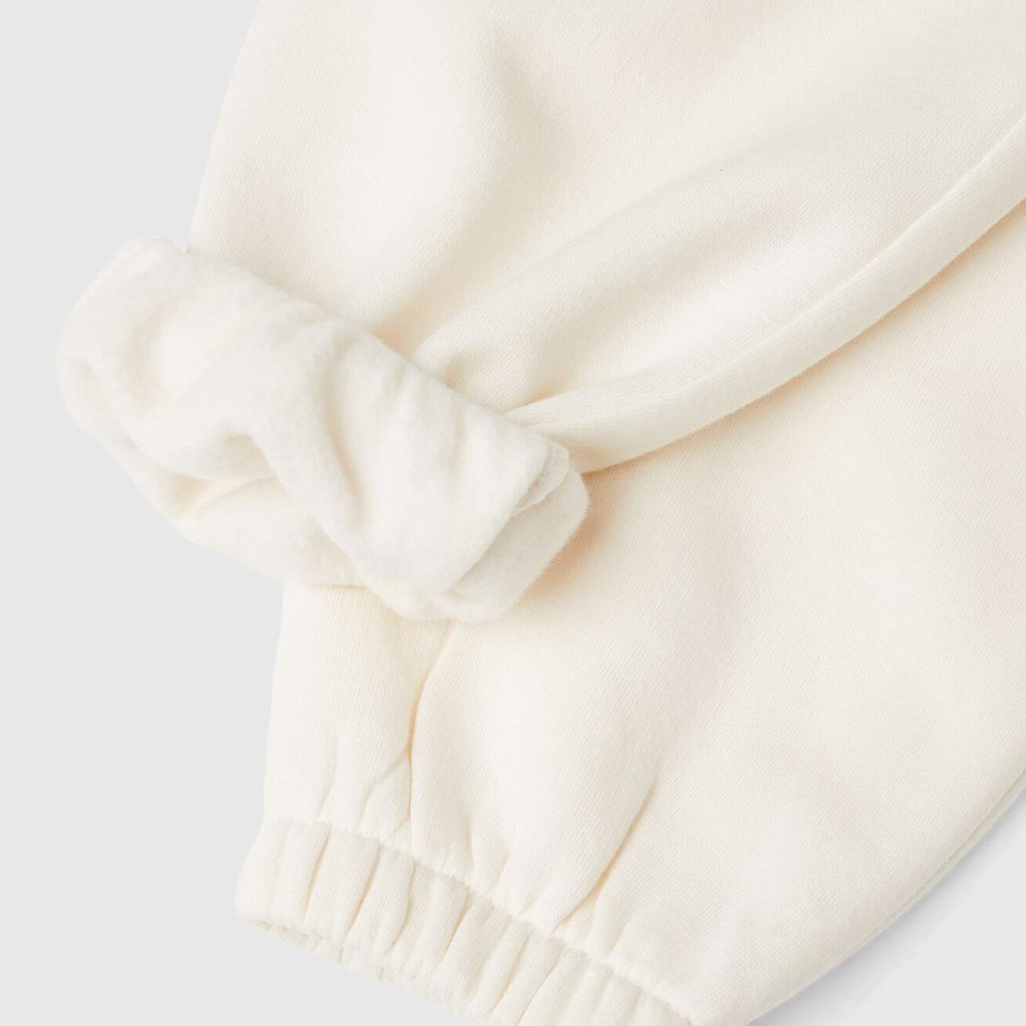 Kız Çocuk Ekru Arkası Logo Detaylı Beli Paçası Lastikli Büzgü İpli Eşofman Altı