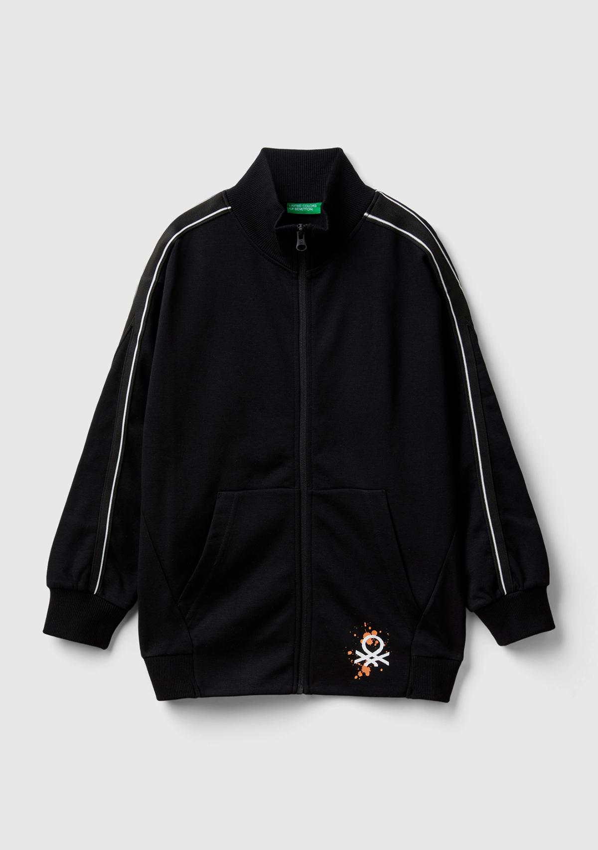  Erkek Çocuk Siyah Önü Arkası Baskılı Kolları Şerit Detaylı Fermuarlı Sweatshirt