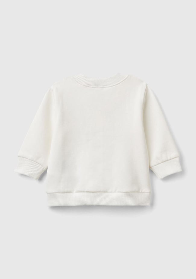  Bebek Beyaz Sol Göğsü Su Bazlı Baskılı Düğmeli Sweatshirt