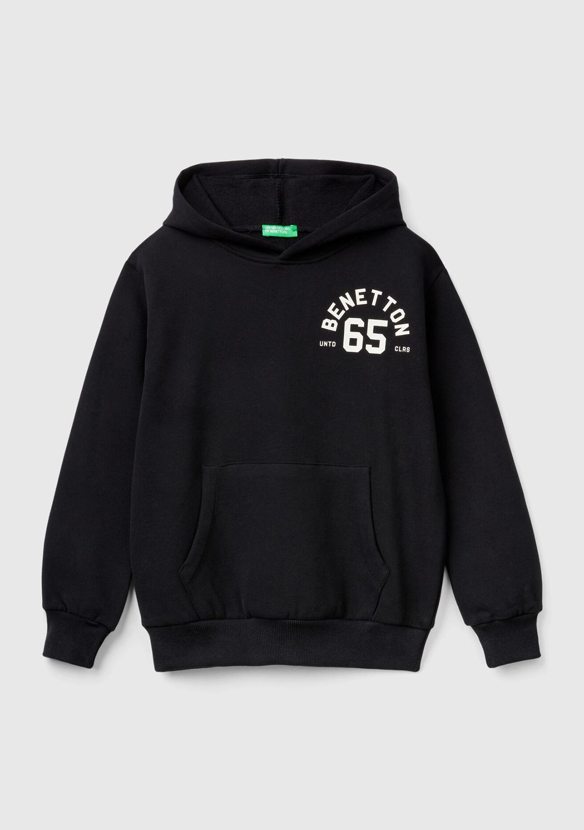  Erkek Çocuk Siyah Önü Logo Baskılı Kanguru Cepli Kapüşonlu Sweatshirt