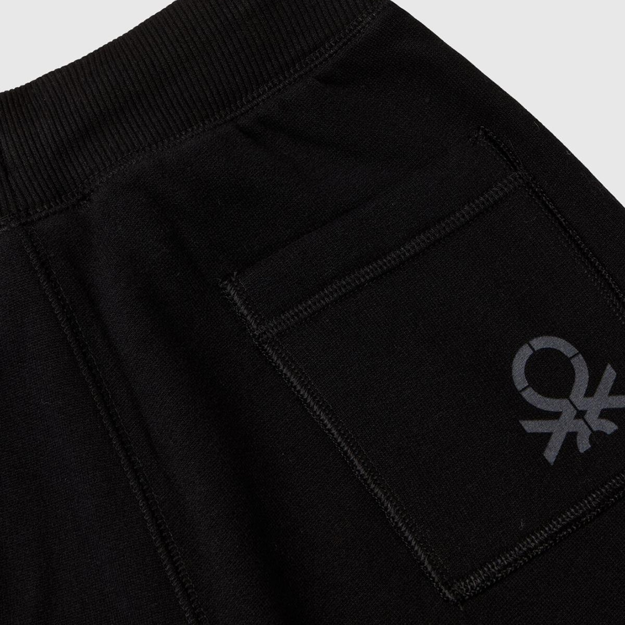 Erkek Çocuk Siyah Sağ Arka Cebi Logolu Beli Lastikli Büzgü İpli Eşofman Altı