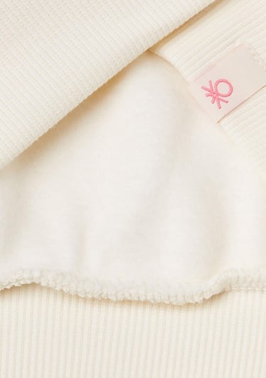  Kız Çocuk Ekru Etek Ucu Logo Etiketli Önü Baskılı Düşük Omuz Sweatshirt