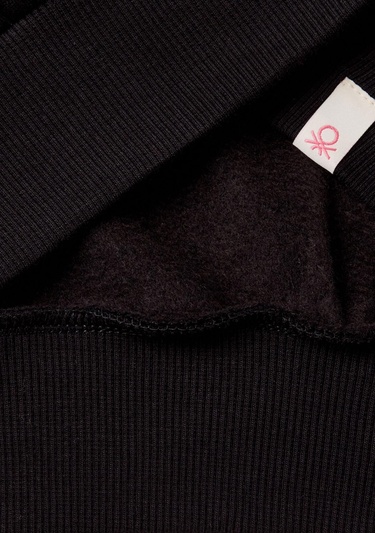  Kız Çocuk Siyah Etek Ucu Logo Etiketli Önü Baskılı Düşük Omuz Sweatshirt