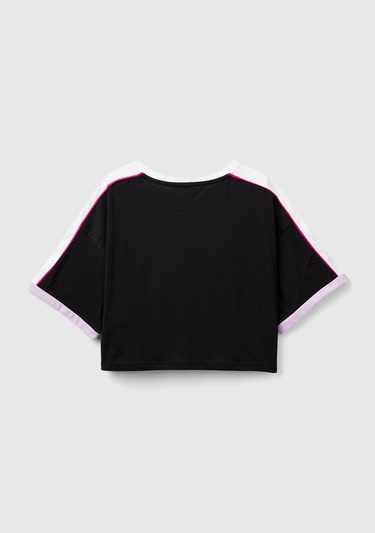  Kız Çocuk Siyah Önü Baskılı Kontrast Renkli Geniş Bisiklet Yaka T-Shirt