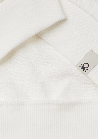  Kız Çocuk Beyaz Etek Ucu Logo Etiketli Önü Parlak Wednesday Baskılı Sweatshirt