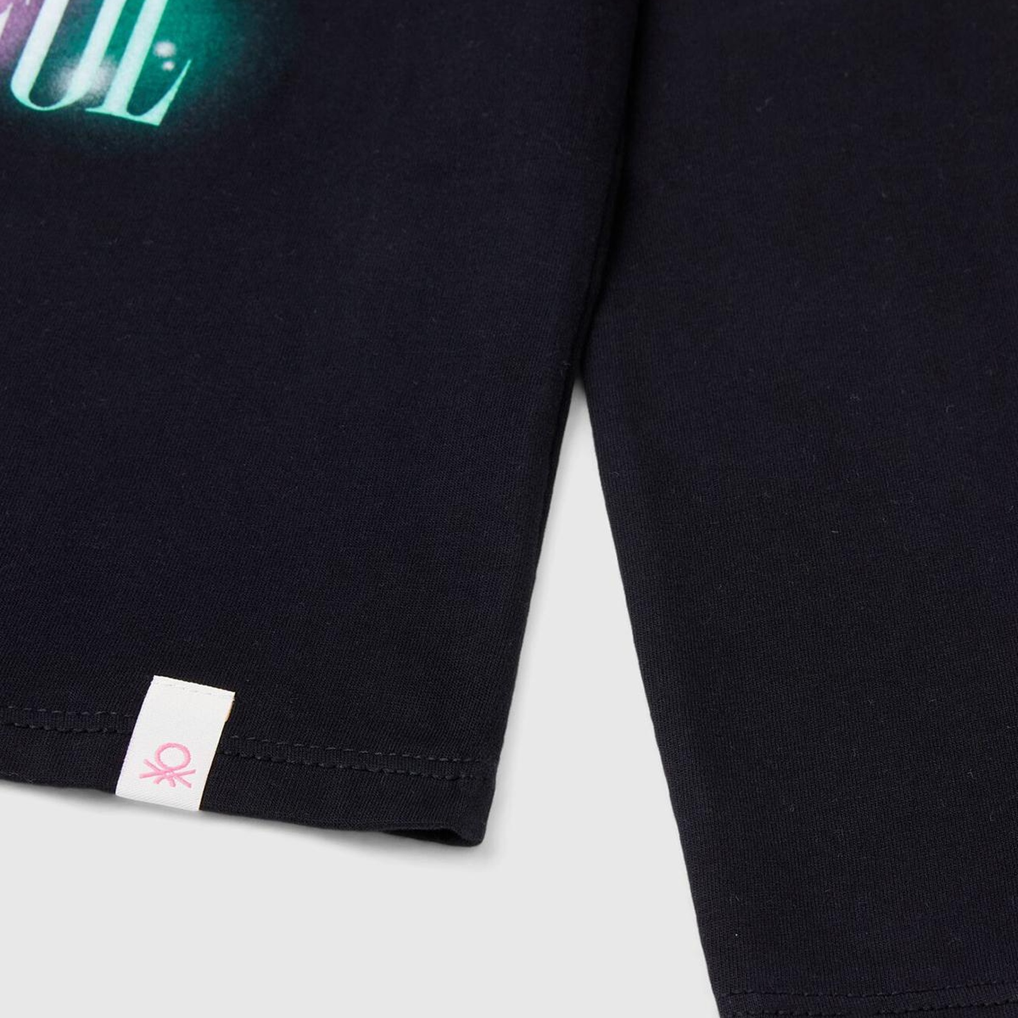 Kız Çocuk Siyah Etek Ucu Logolu Önü Çok Renkli Baskılı Uzun Kollu T-Shirt