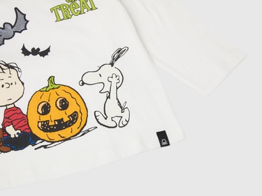  Erkek Çocuk Beyaz Etek Ucu Logo Etiketli Peanuts Baskılı Uzun Kollu T-Shirt