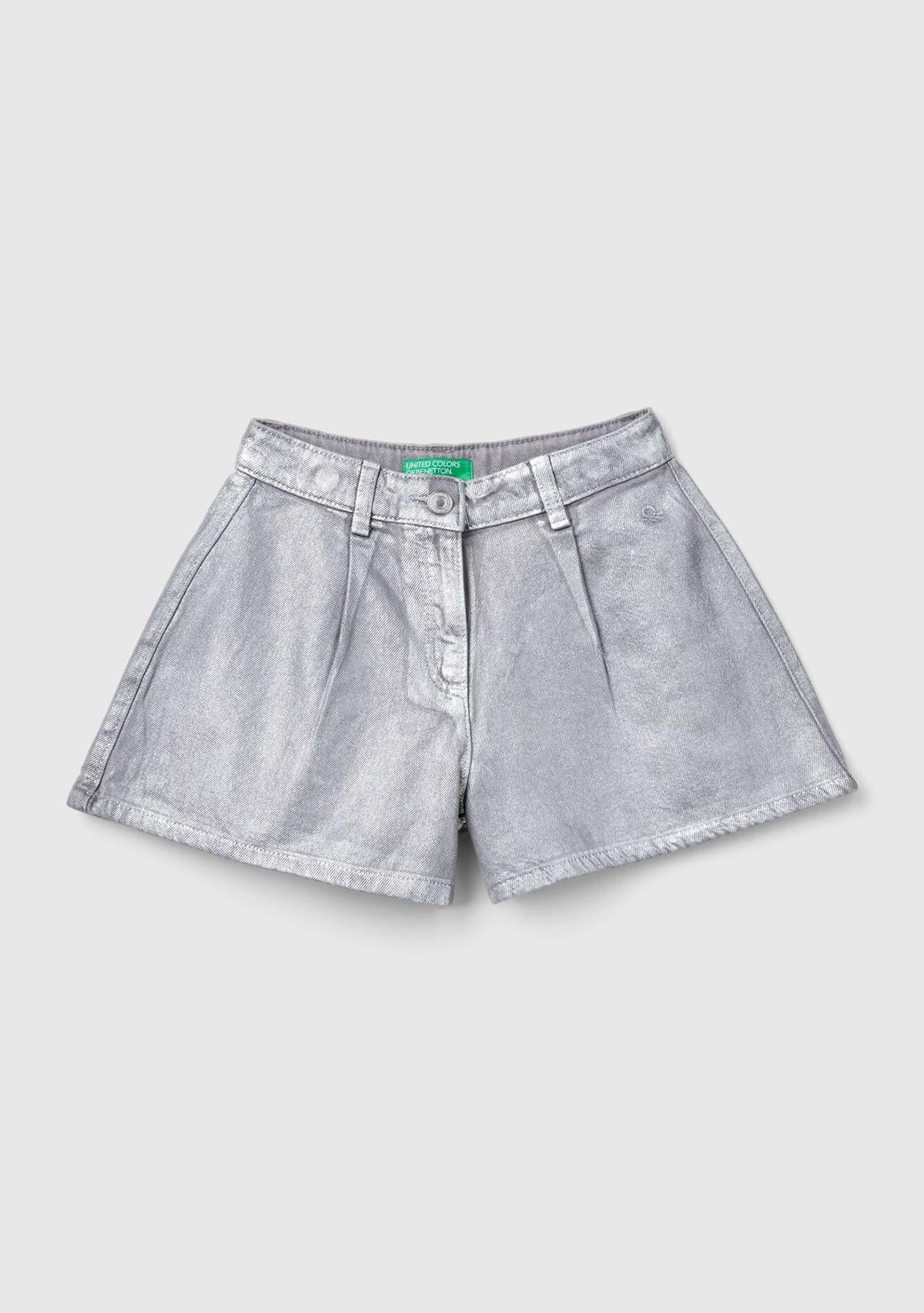  Kız Çocuk Gümüş Önü Logo Detaylı 2 Pileli Kullanılmış Efektli Bermuda Şort