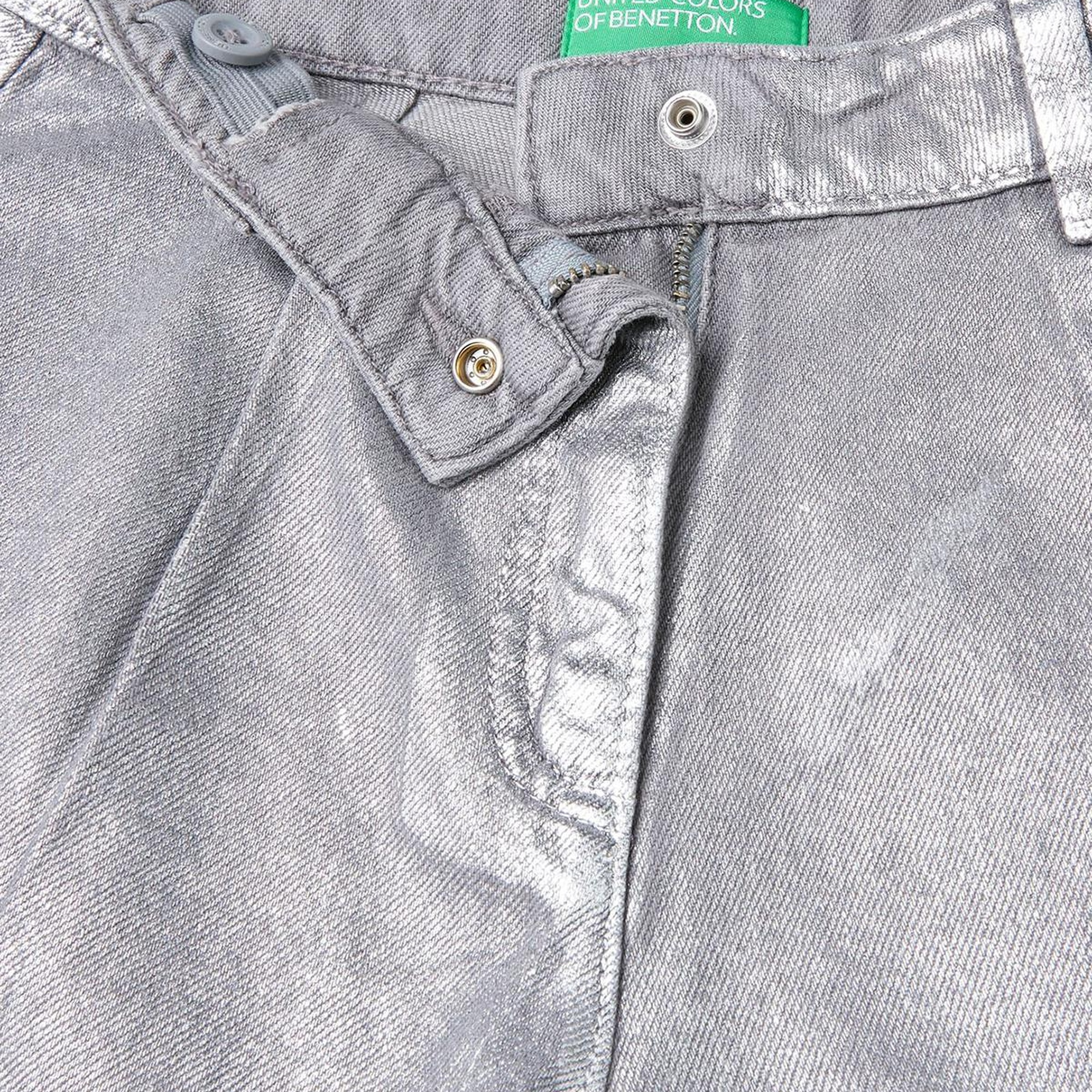 Kız Çocuk Gümüş Önü Logo Detaylı 2 Pileli Kullanılmış Efektli Bermuda Şort