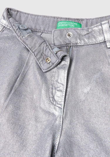  Kız Çocuk Gümüş Önü Logo Detaylı 2 Pileli Kullanılmış Efektli Bermuda Şort