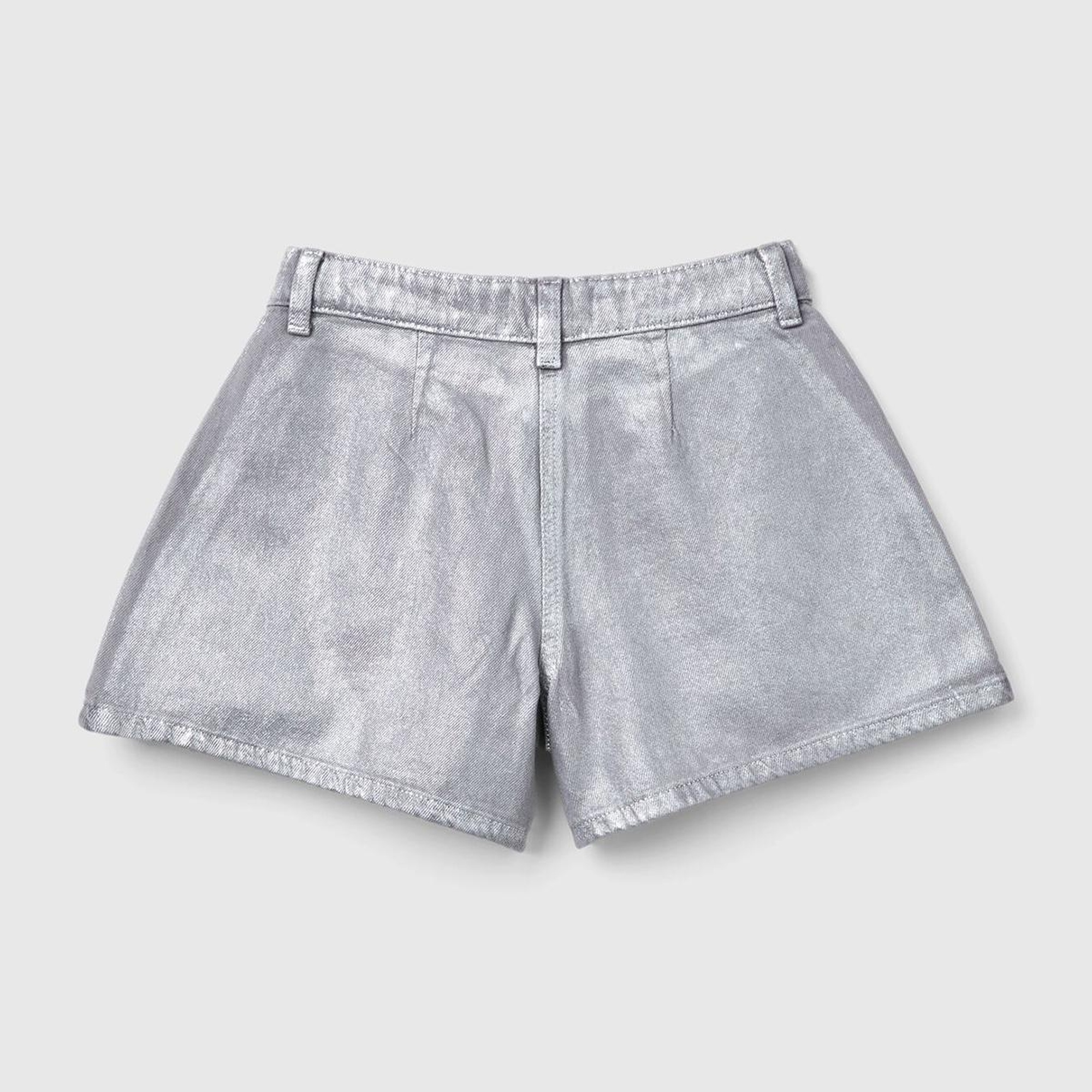 Kız Çocuk Gümüş Önü Logo Detaylı 2 Pileli Kullanılmış Efektli Bermuda Şort