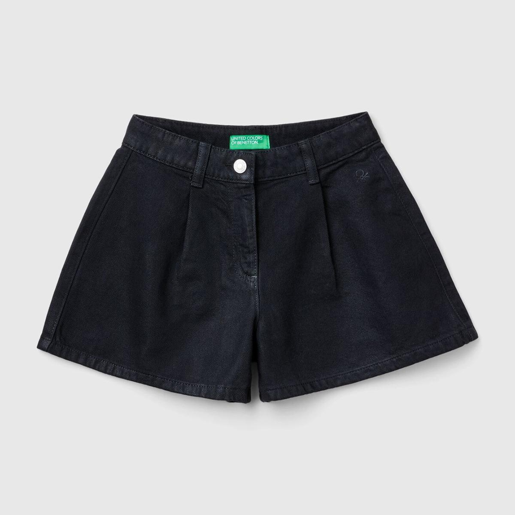 Kız Çocuk Siyah Önü Logo Detaylı 2 Pileli Kullanılmış Efektli Bermuda Şort