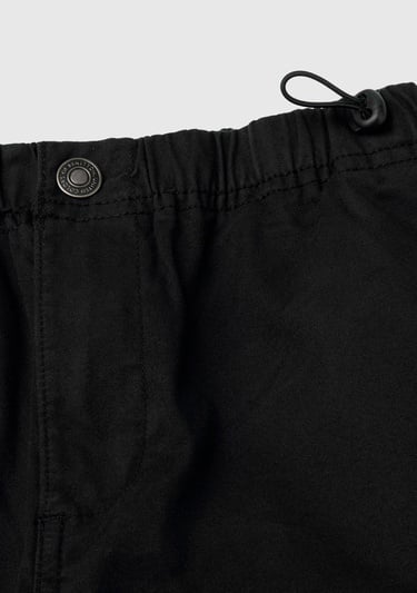  Erkek Çocuk Siyah Ön Cebi Logo Detaylı Beli Lastikli Beş Cepli Pantolon