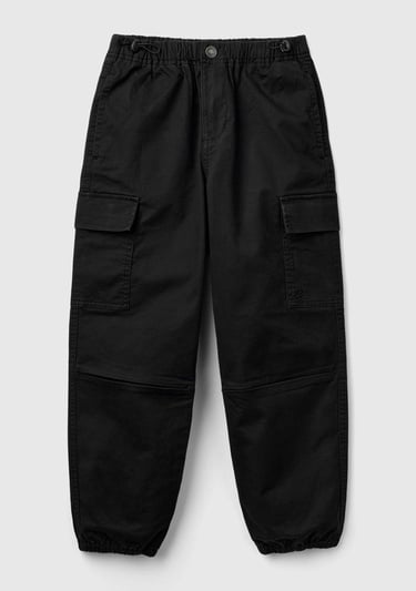  Erkek Çocuk Siyah Ön Cebi Logo Detaylı Beli Lastikli Beş Cepli Pantolon