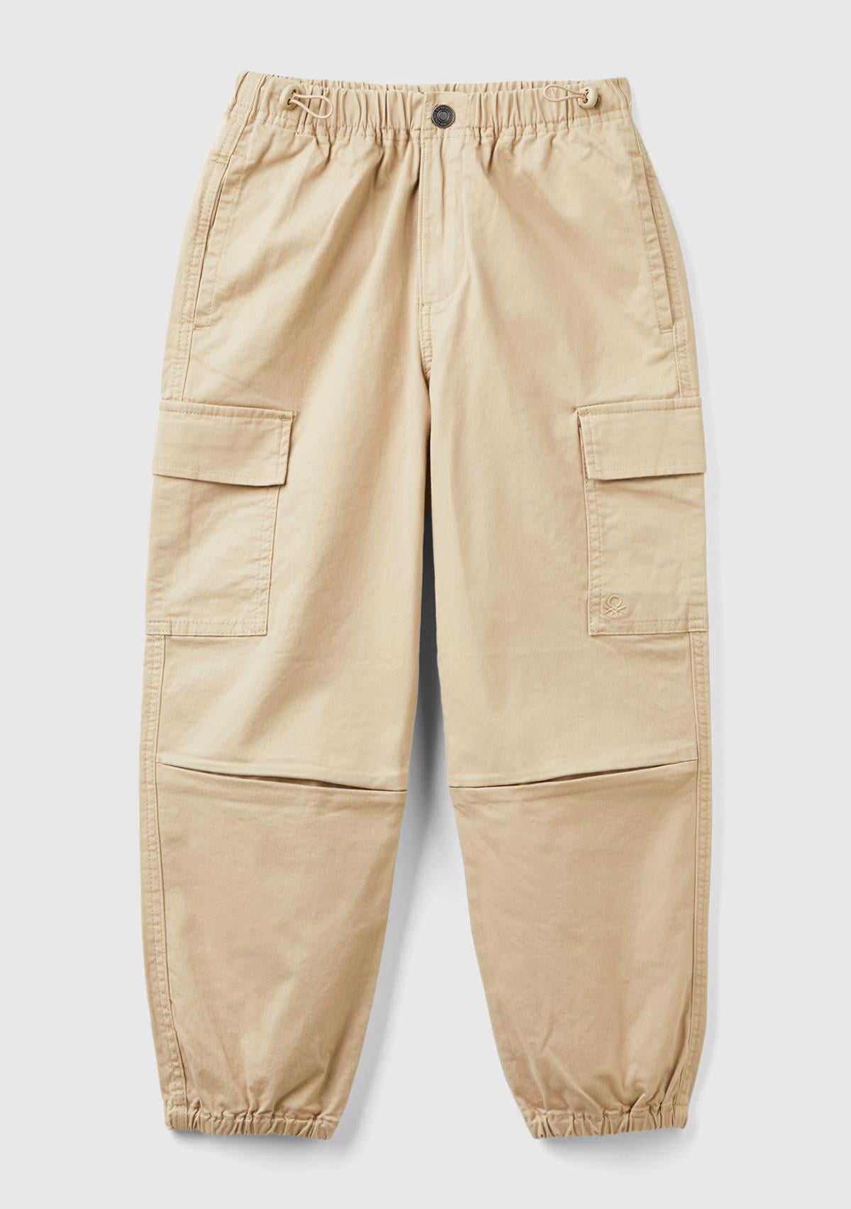  Erkek Çocuk Bej Ön Cebi Logo Detaylı Beli Lastikli Beş Cepli Pantolon