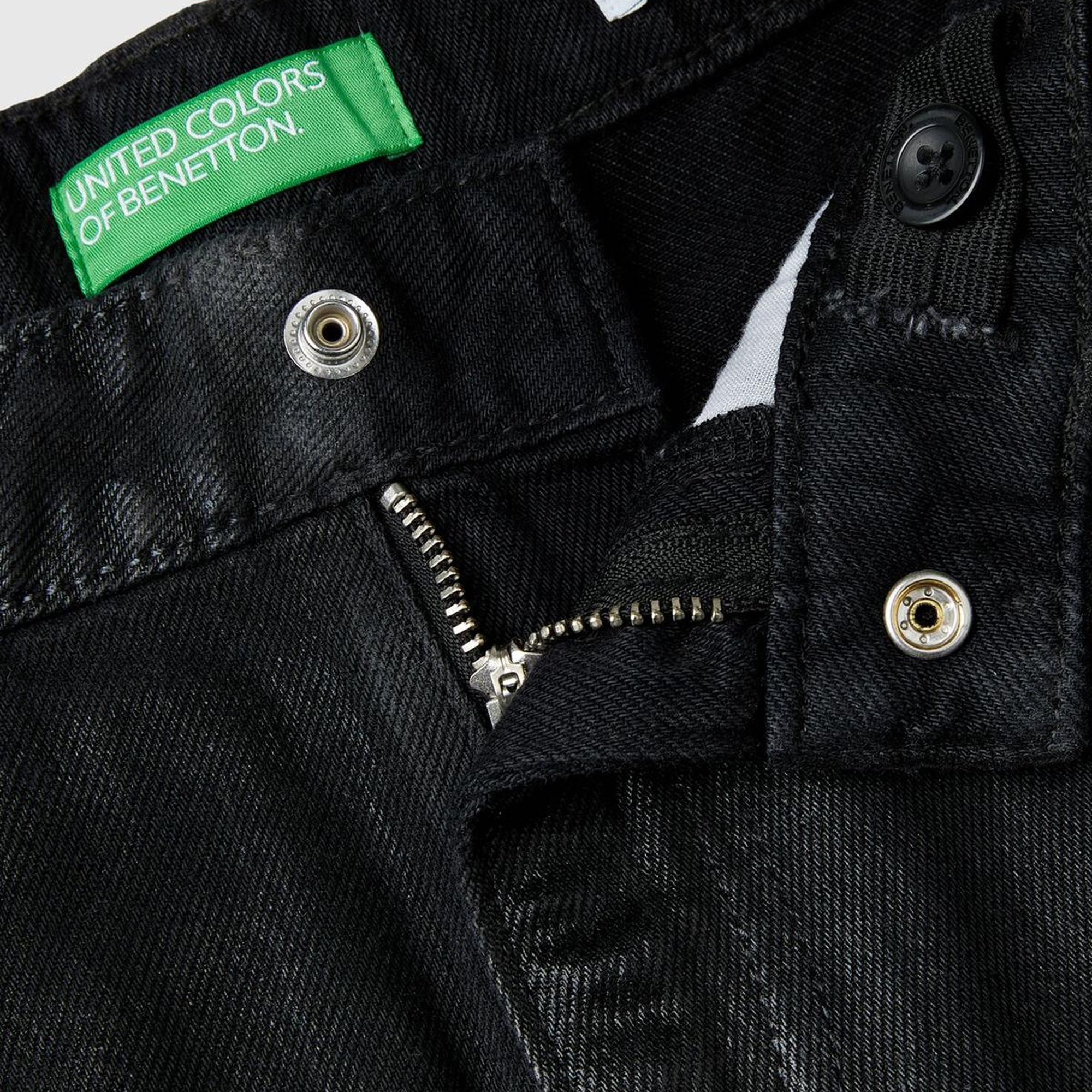 Kız Çocuk Siyah Arkası Logo Detaylı Kullanılmış Efektli Kıvrık Paça Pantolon