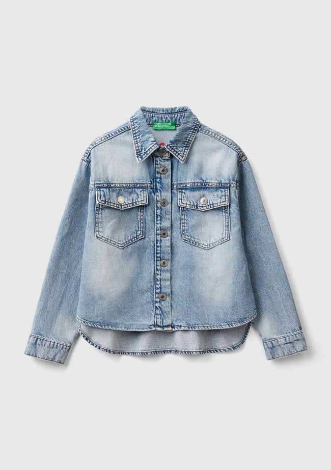  Kız Çocuk Açık Denim Arkası Logo Detaylı Göğüs Cepli Önü Kısa Gömlek