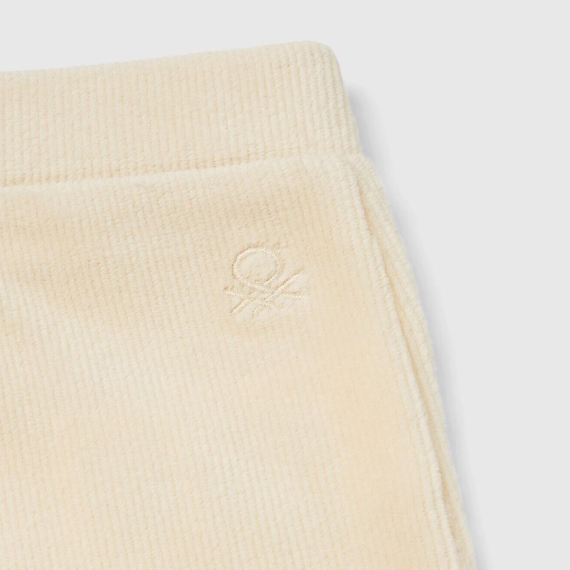 Kız Çocuk Ekru Arkası Logo İşlemeli Geniş Paça Pantolon