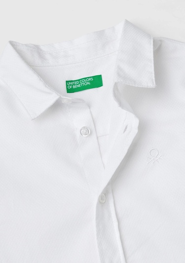  Erkek Çocuk Beyaz Göğsü İşlemeli Logolu Armürlü Uzun Kollu Gömlek