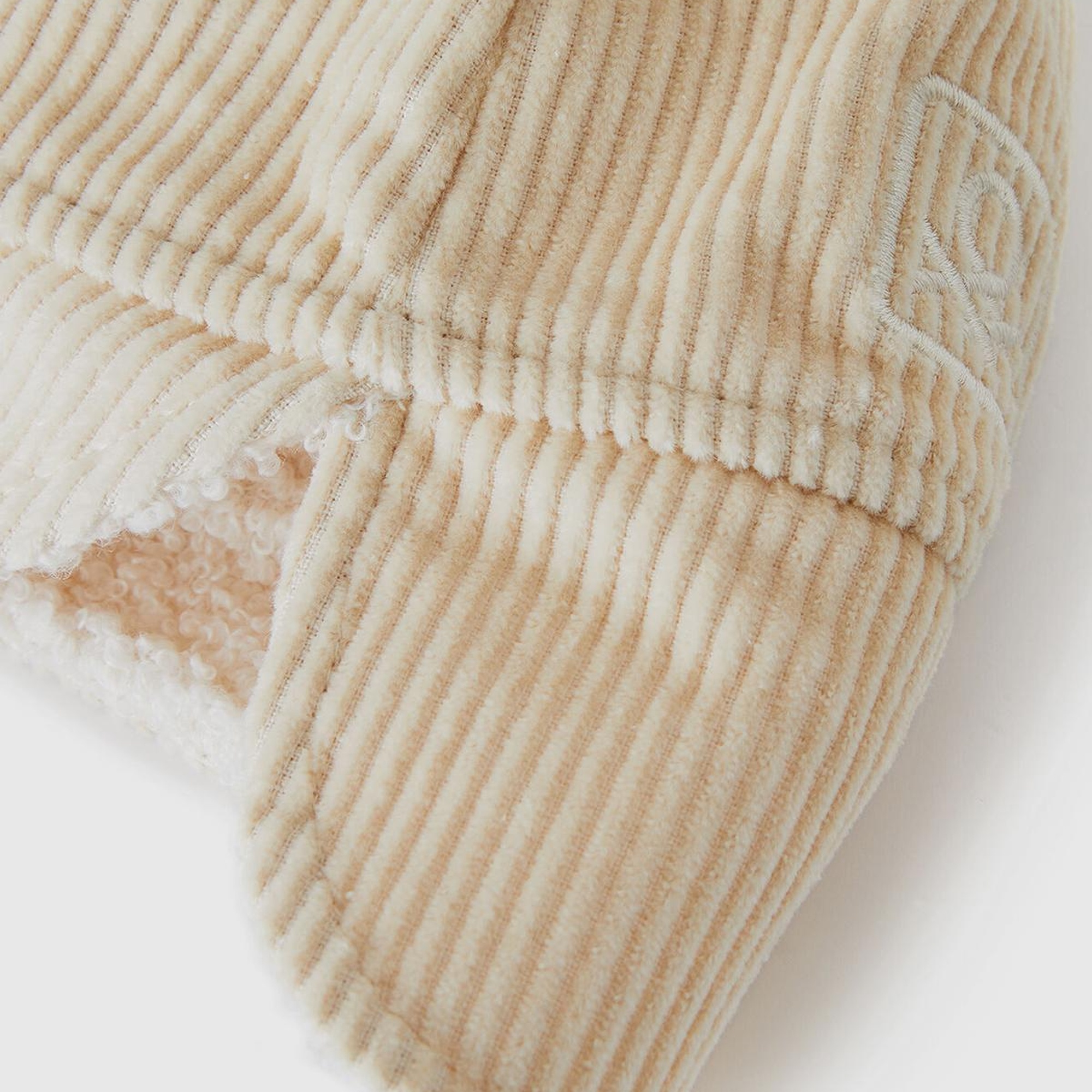 Erkek Çocuk Toz Pembe Logo Detaylı İçi Sentetik Kürklü Kulaklı Kadife Şapka