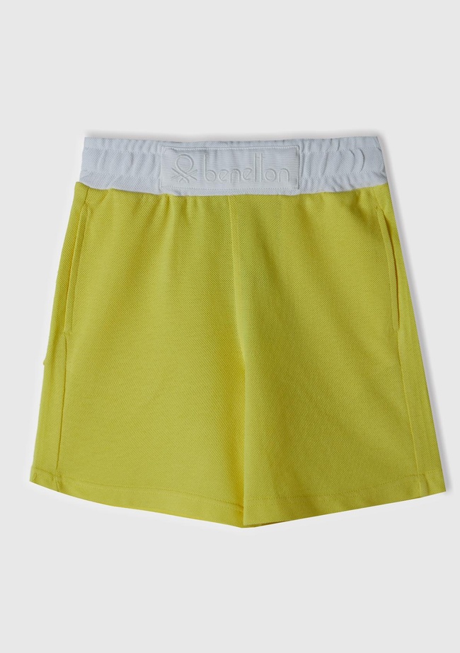  Erkek Çocuk Neon Sarı Beli Lastikli ve Logo Baskılı Arkası Tek Cepli Pike Polo Şort