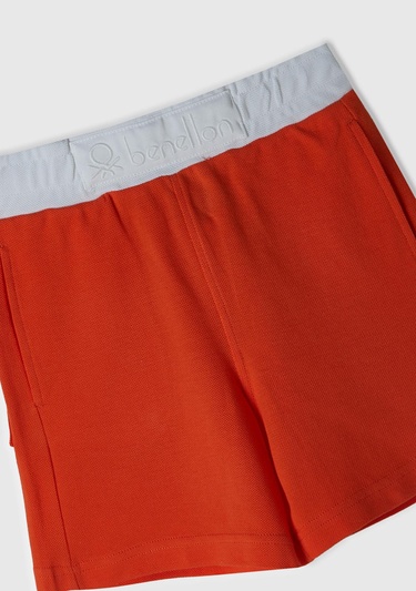  Erkek Çocuk Turuncu Beli Lastikli ve Logo Baskılı Arkası Tek Cepli Pike Polo Şort