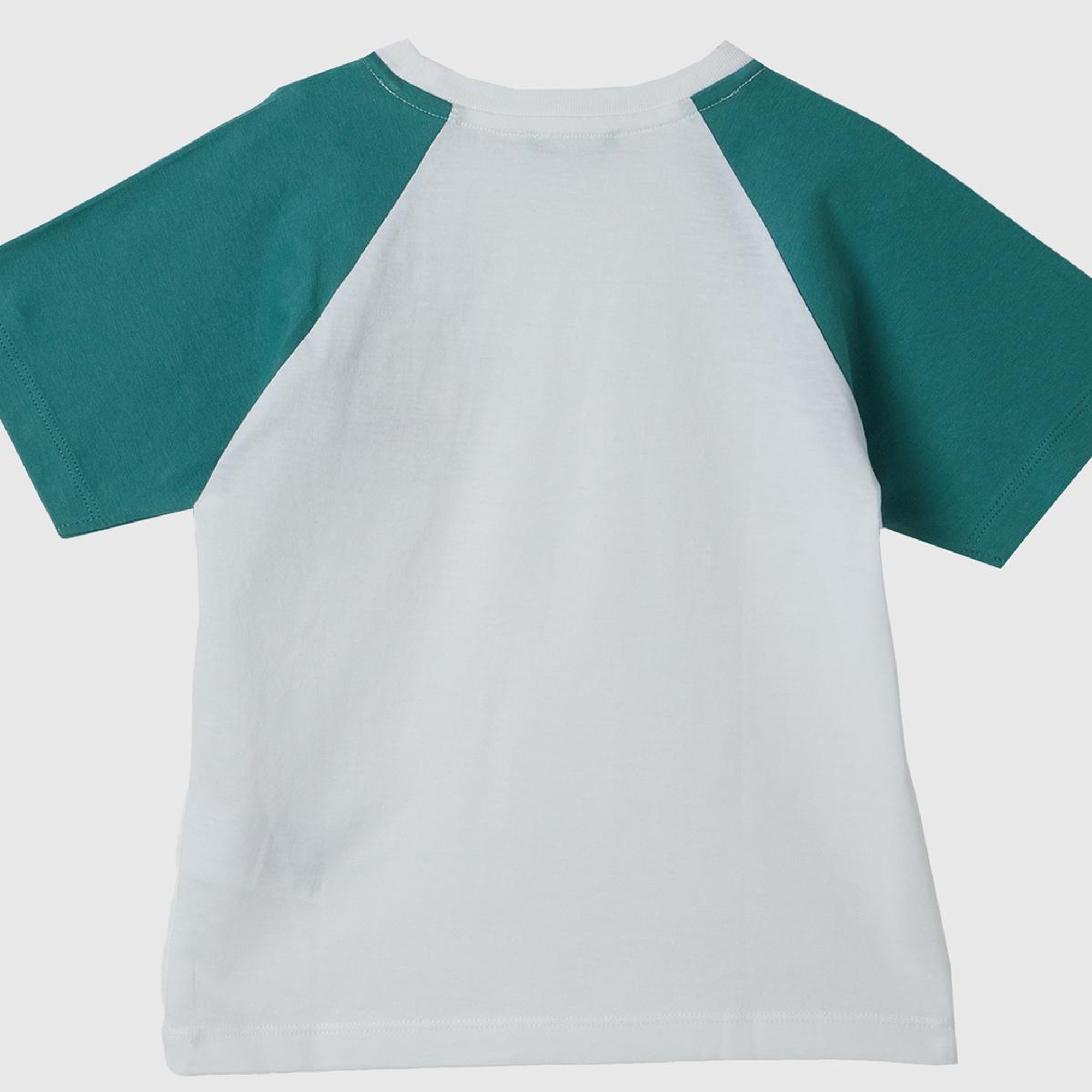 Erkek Çocuk Beyaz Önü Aplikeli Blok Renkli Reglan Kol Bisiklet Yaka T-Shirt