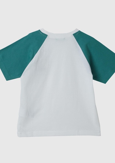  Erkek Çocuk Beyaz Önü Aplikeli Blok Renkli Reglan Kol Bisiklet Yaka T-Shirt