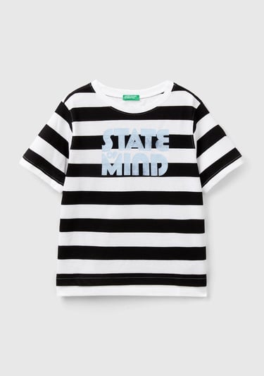  Erkek Çocuk Siyah-Beyaz Önü Baskılı Arkası Logo İşlemeli Yatay Çizgili T-Shirt