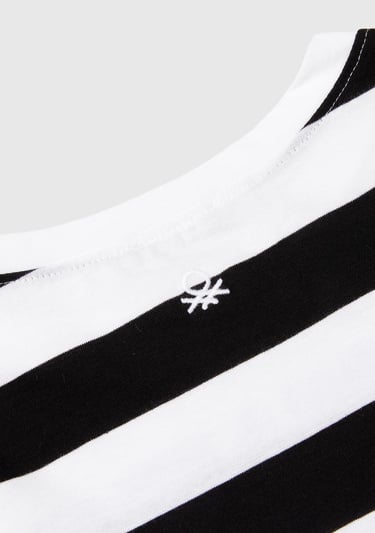  Erkek Çocuk Siyah-Beyaz Önü Baskılı Arkası Logo İşlemeli Yatay Çizgili T-Shirt