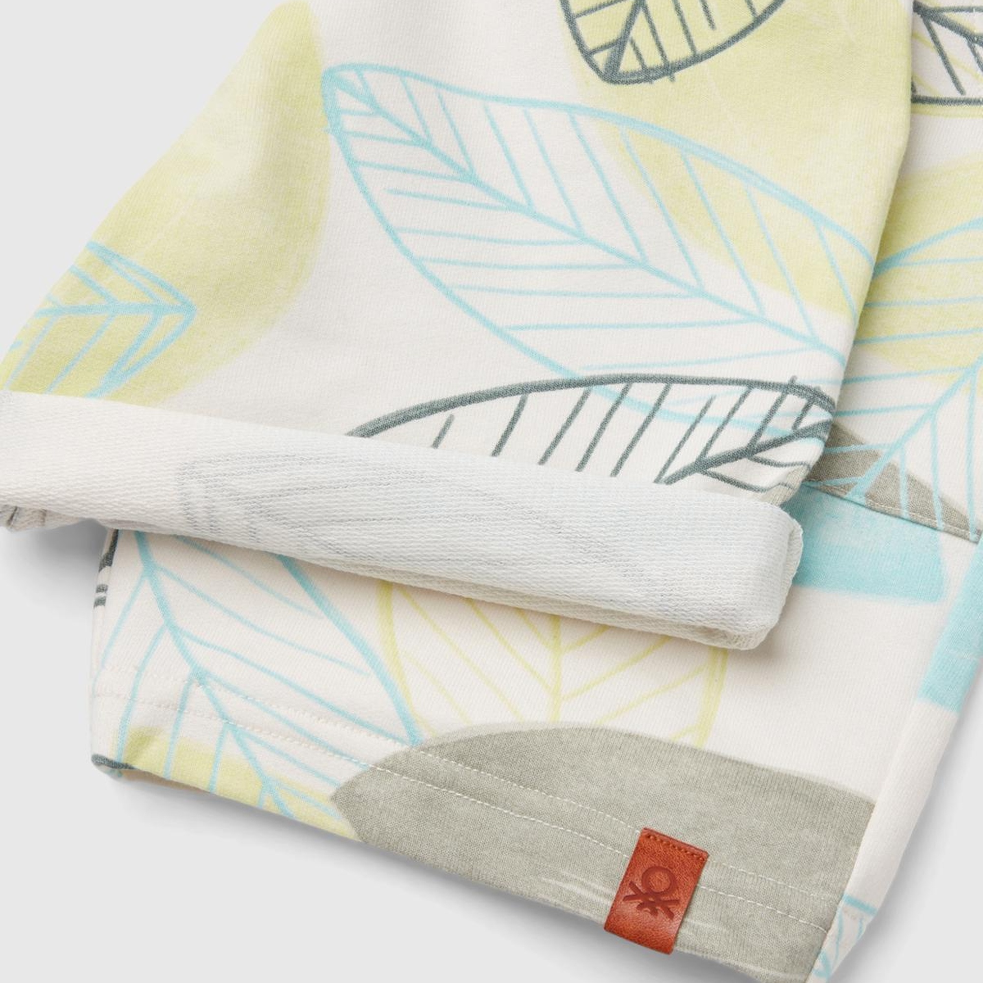 Erkek Çocuk Yeşil Mix Büzgü İpli Logo Etiketli Desenli Bermuda Şort