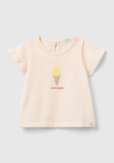  Bebek Pudra Önü Grafik Baskılı Kolları Pileli Dekoratif Düğmeli T-Shirt