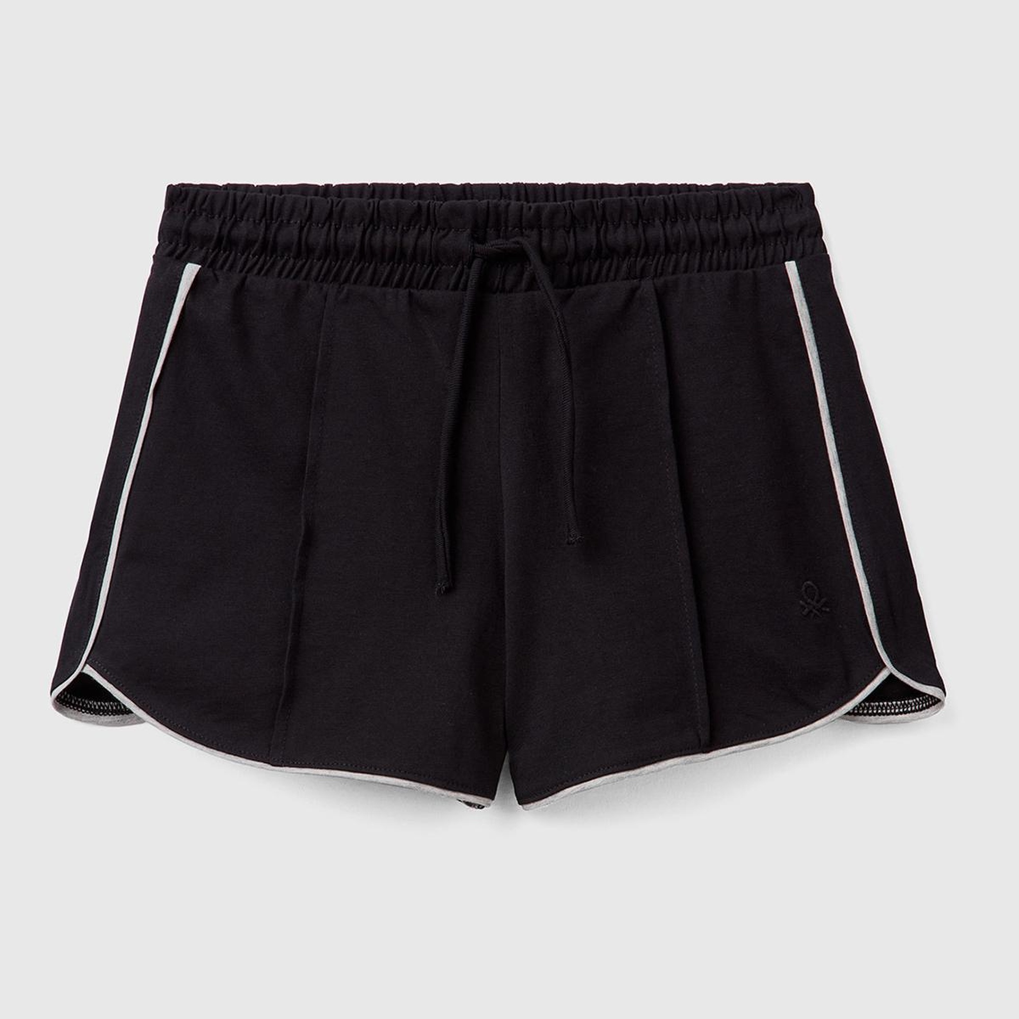 Kız Çocuk Siyah Önü Logo İşlemeli Kontrast Şerit Detaylı Beli Büzgülü Şort