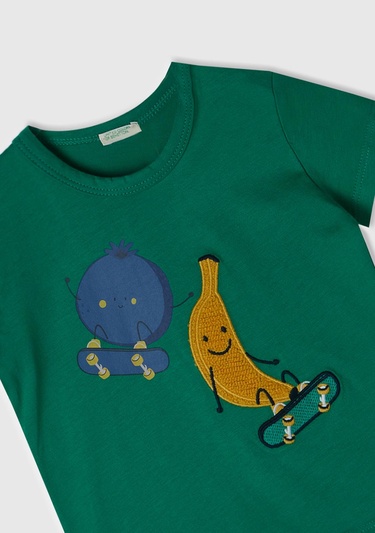  Bebek Yeşil Önü Grafik Basklı Dekoratif Dikişli Omzu Çıtçıtlı T-Shirt