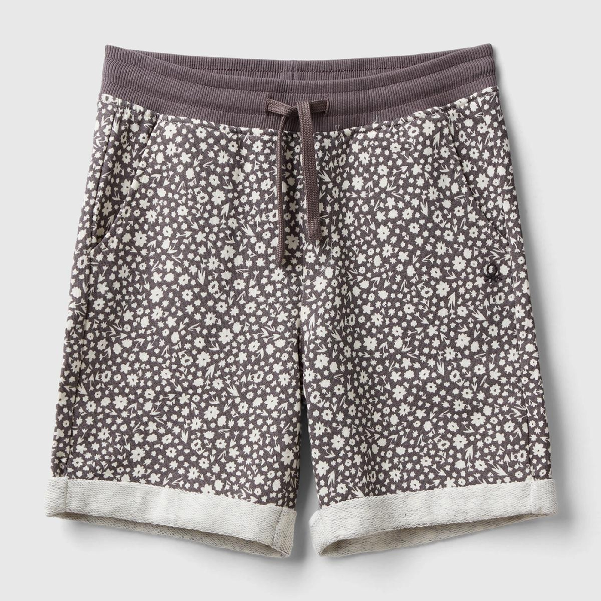 Erkek Çocuk Beyaz Mix Büzgü İpli Logo Baskılı Desenli Ucu Katlı Bermuda Şort