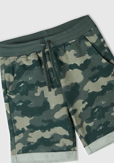  Erkek Çocuk Kamuflaj Büzgü İpli Logo Baskılı Desenli Ucu Katlı Bermuda Şort