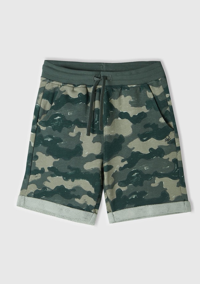  Erkek Çocuk Kamuflaj Büzgü İpli Logo Baskılı Desenli Ucu Katlı Bermuda Şort