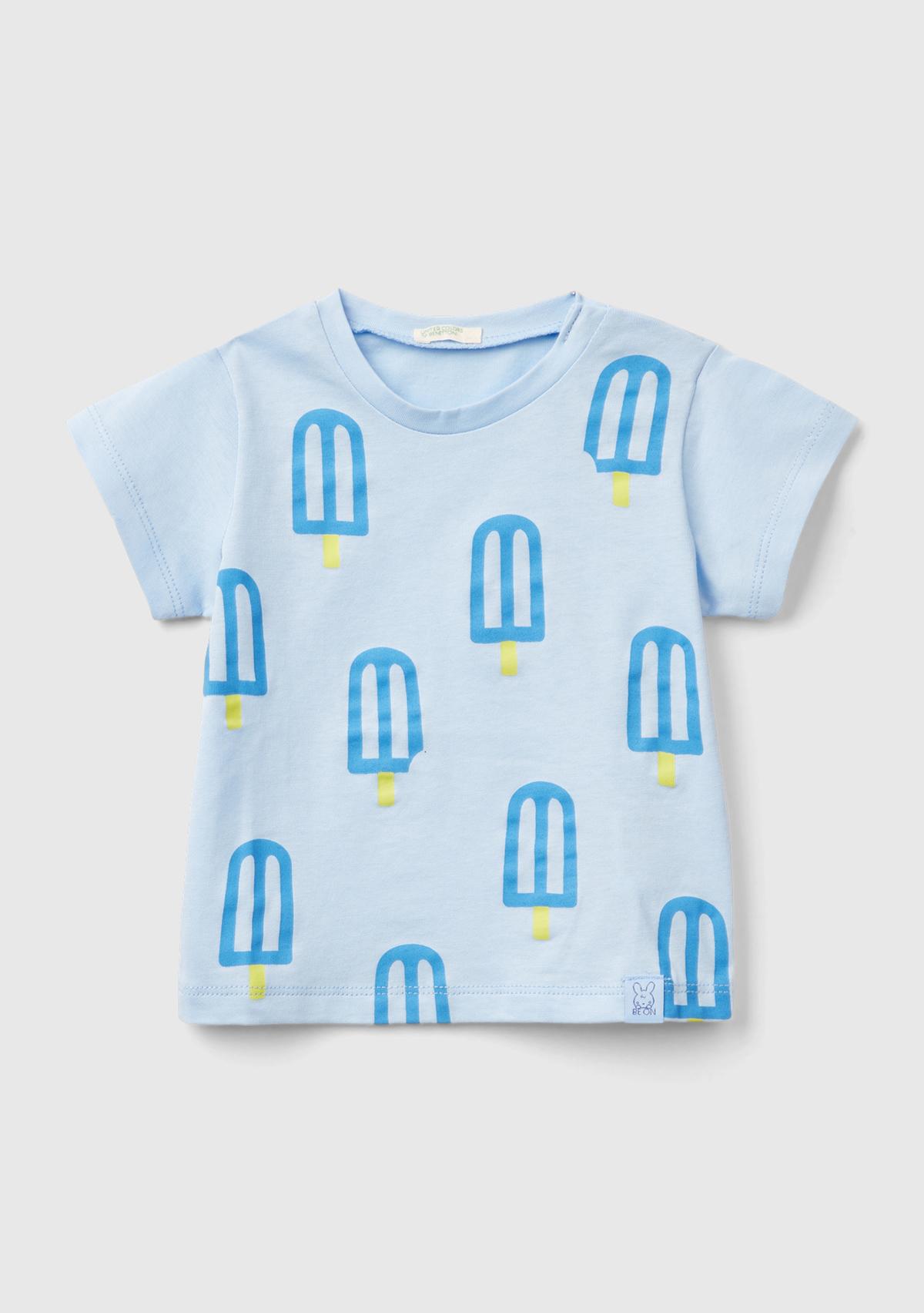  Bebek Açık Mavi Panel Baskılı Omzu Çıtçıtlı Bisiklet Yaka T-Shirt