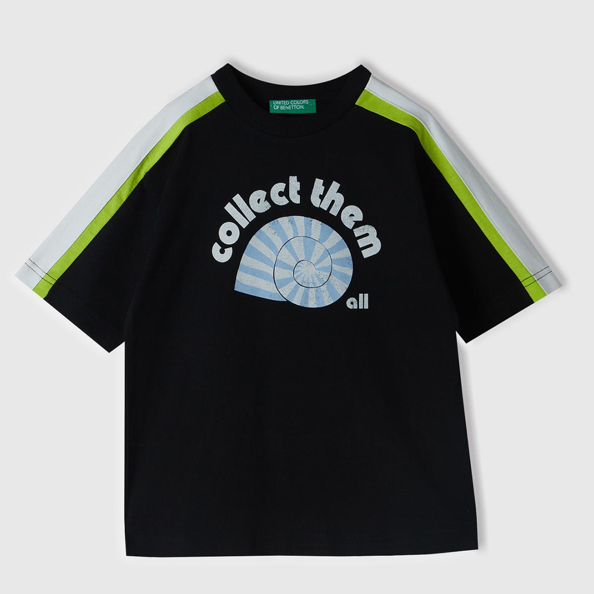 Erkek Çocuk Siyah Önü Baskılı Omuzları Kontrast Şeritli Bisiklet Yaka T-Shirt