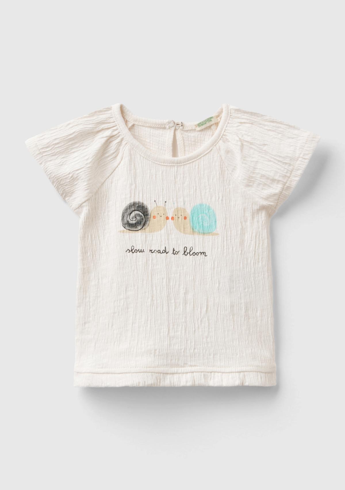  Bebek Krem Önü Grafik Baskılı Altı Fırfırlı Reglan Kol T-Shirt