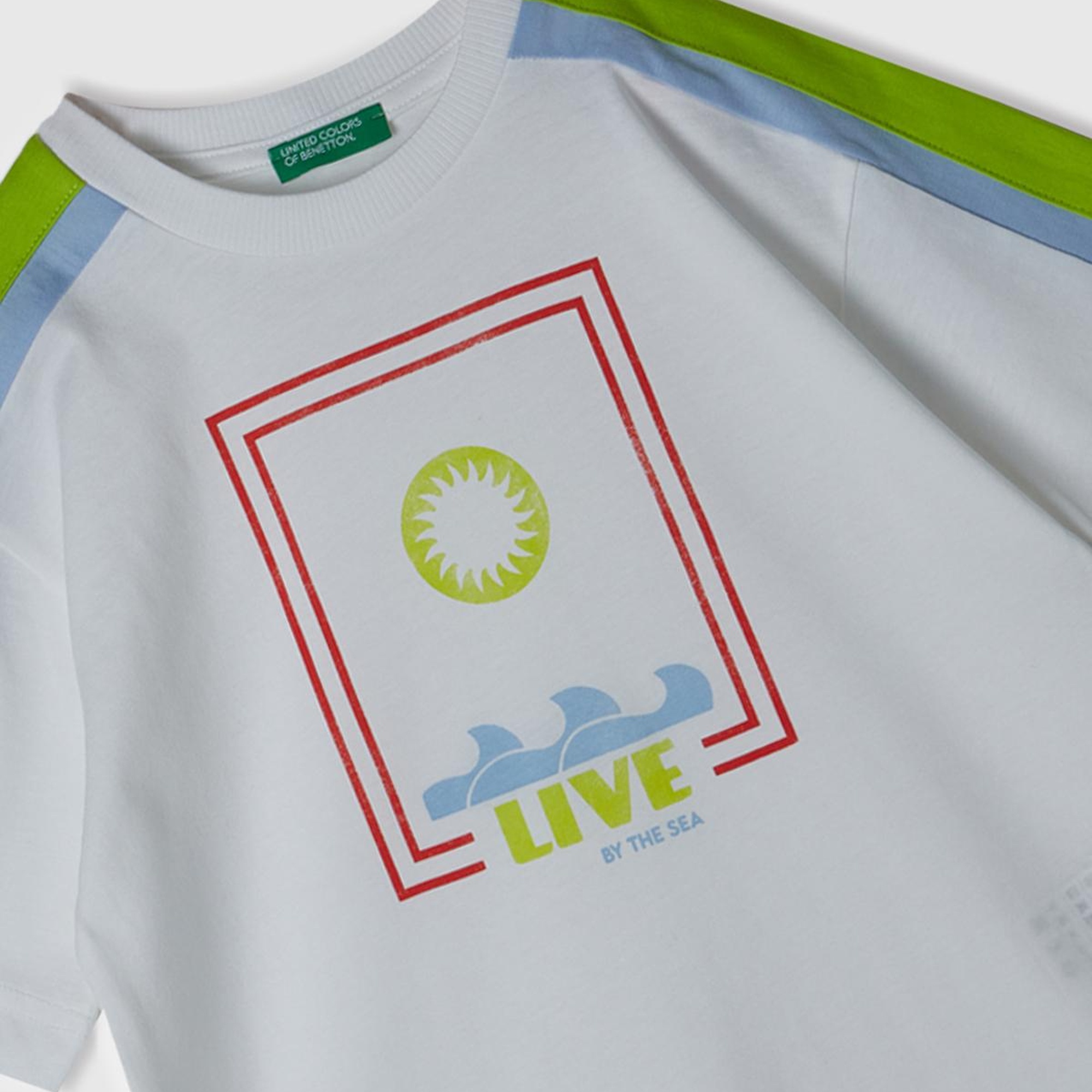 Erkek Çocuk Beyaz Önü Baskılı Omuzları Kontrast Şeritli Bisiklet Yaka T-Shirt