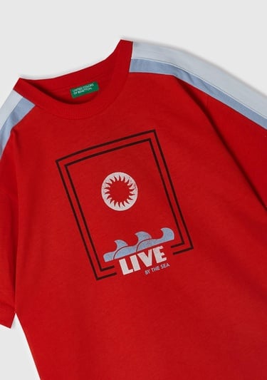  Erkek Çocuk Nar Çiçeği Önü Baskılı Omuzları Kontrast Şeritli Bisiklet Yaka T-Shirt