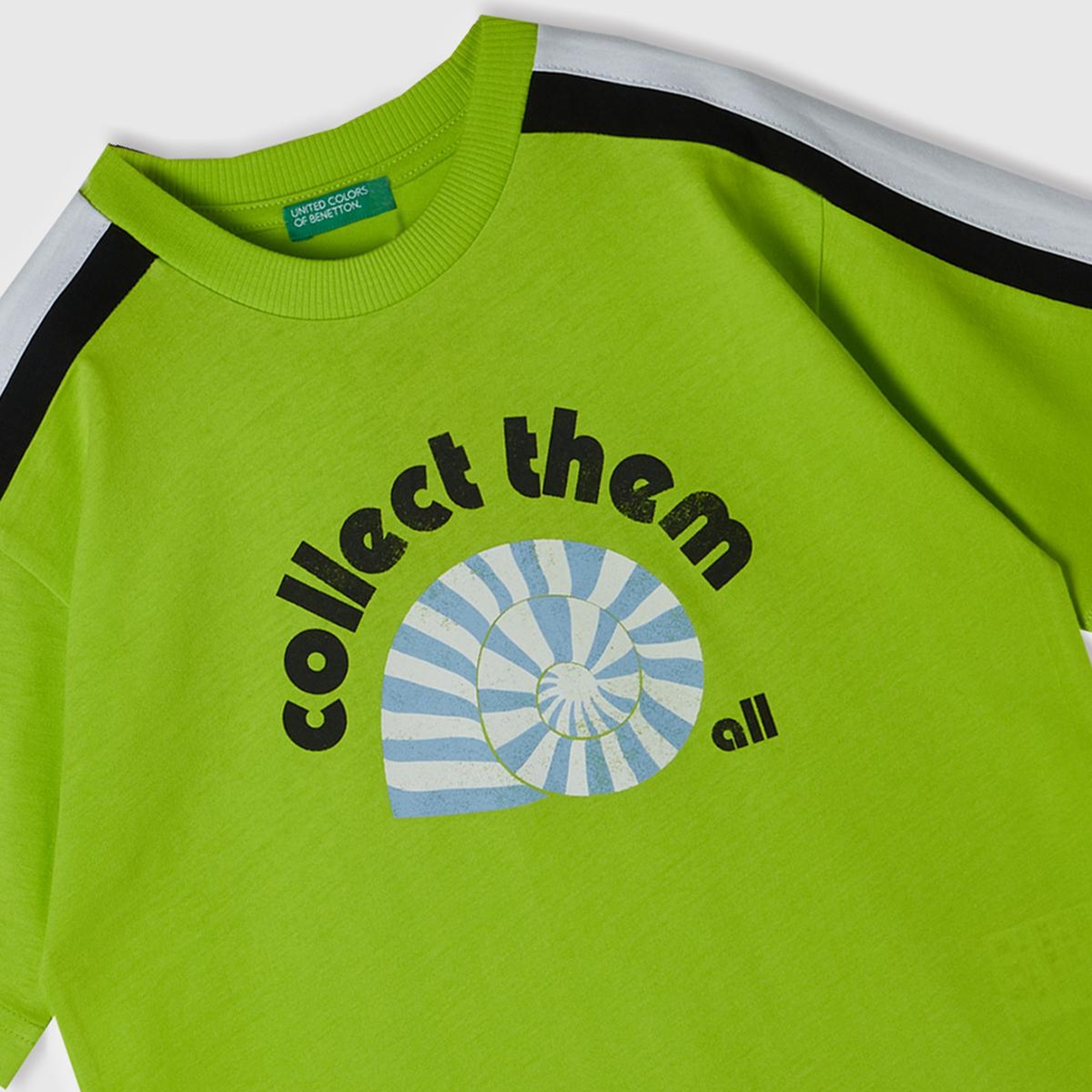 Erkek Çocuk Neon Yeşil Önü Baskılı Omuzları Kontrast Şeritli Bisiklet Yaka T-Shirt