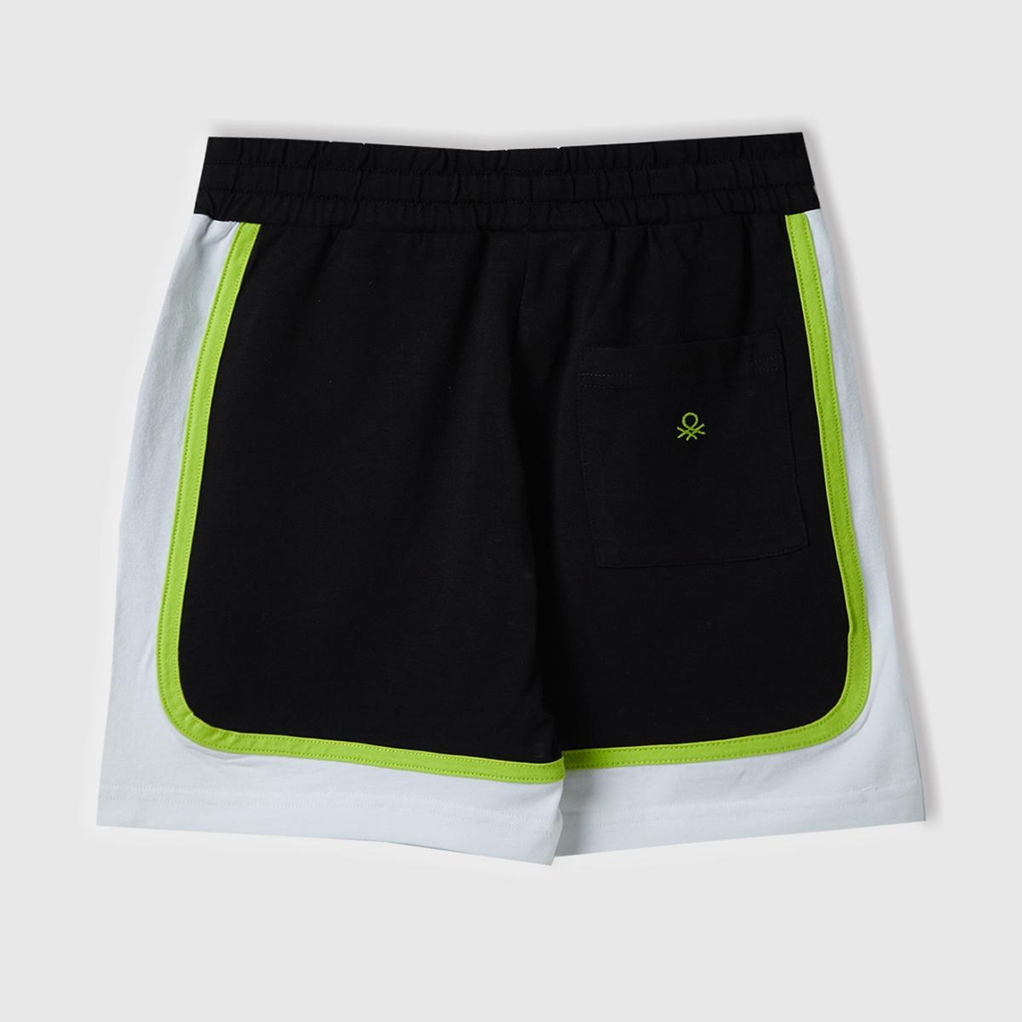 Erkek Çocuk Siyah Beli Büzgülü Arkası Logo İşlemeli Renk Bloklu Bermuda Şort