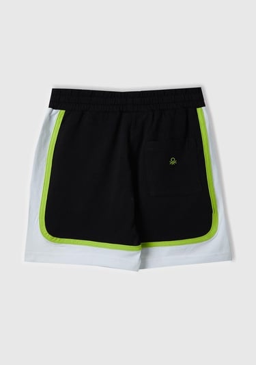  Erkek Çocuk Siyah Beli Büzgülü Arkası Logo İşlemeli Renk Bloklu Bermuda Şort