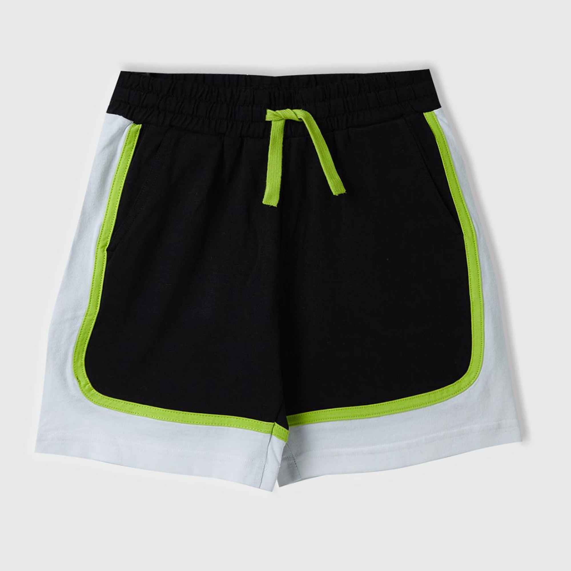 Erkek Çocuk Siyah Beli Büzgülü Arkası Logo İşlemeli Renk Bloklu Bermuda Şort