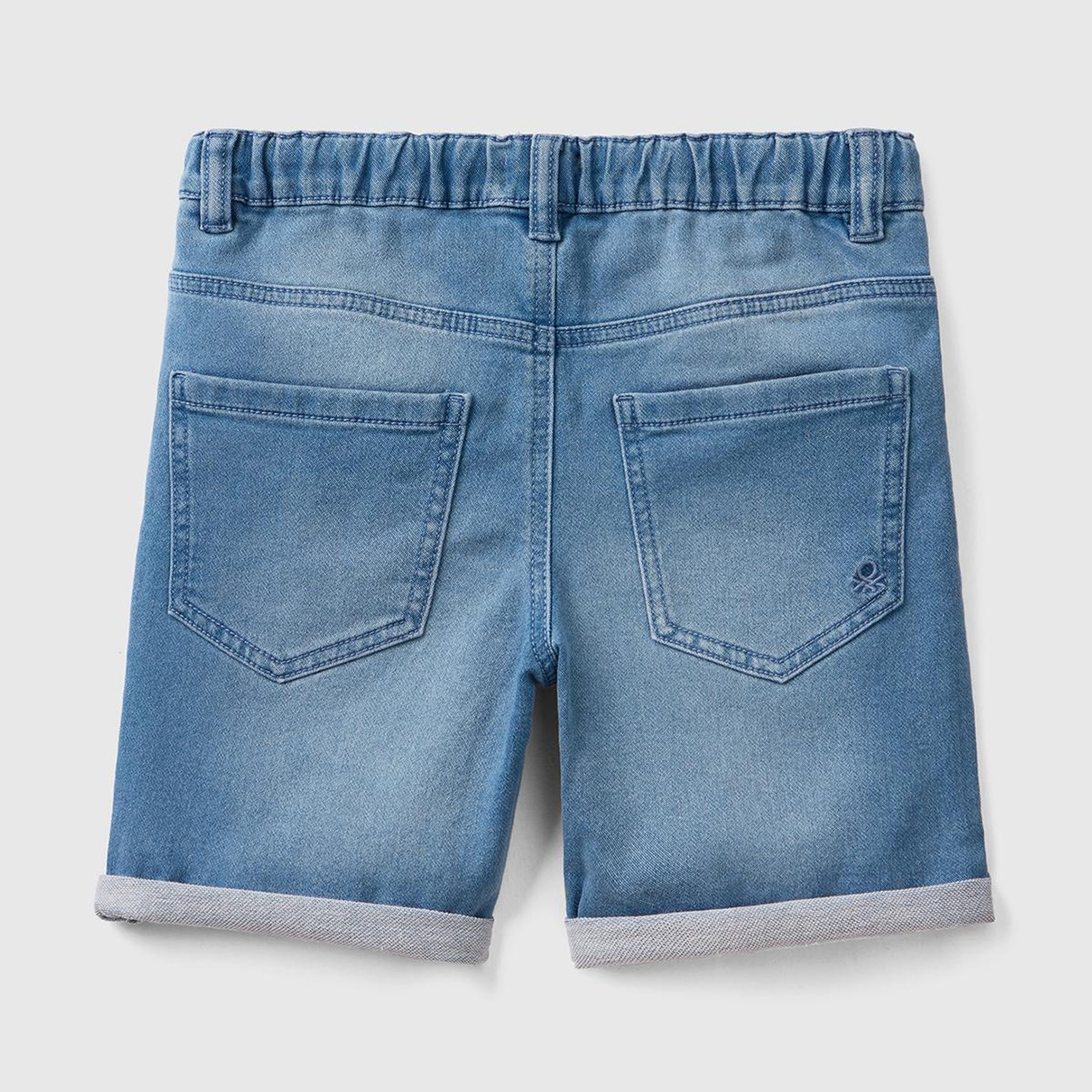 Erkek Çocuk Açık Mavi Logo İşlemeli 5 Cepli Beli İpli Ağartılmış Bermuda Şort