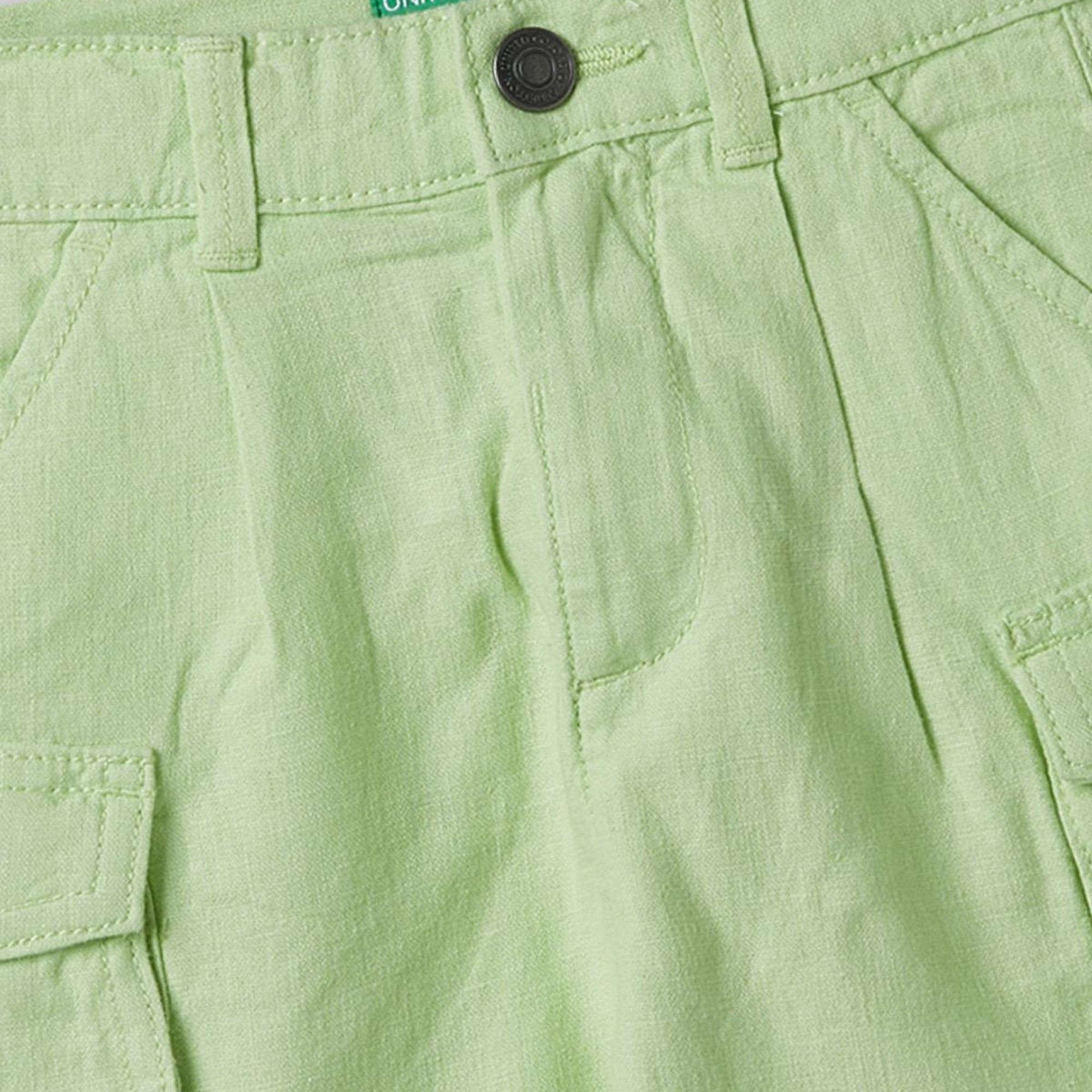 Erkek Çocuk Açık Yeşil Önü Logo İşlemeli Yama Cepli Bermuda Şort