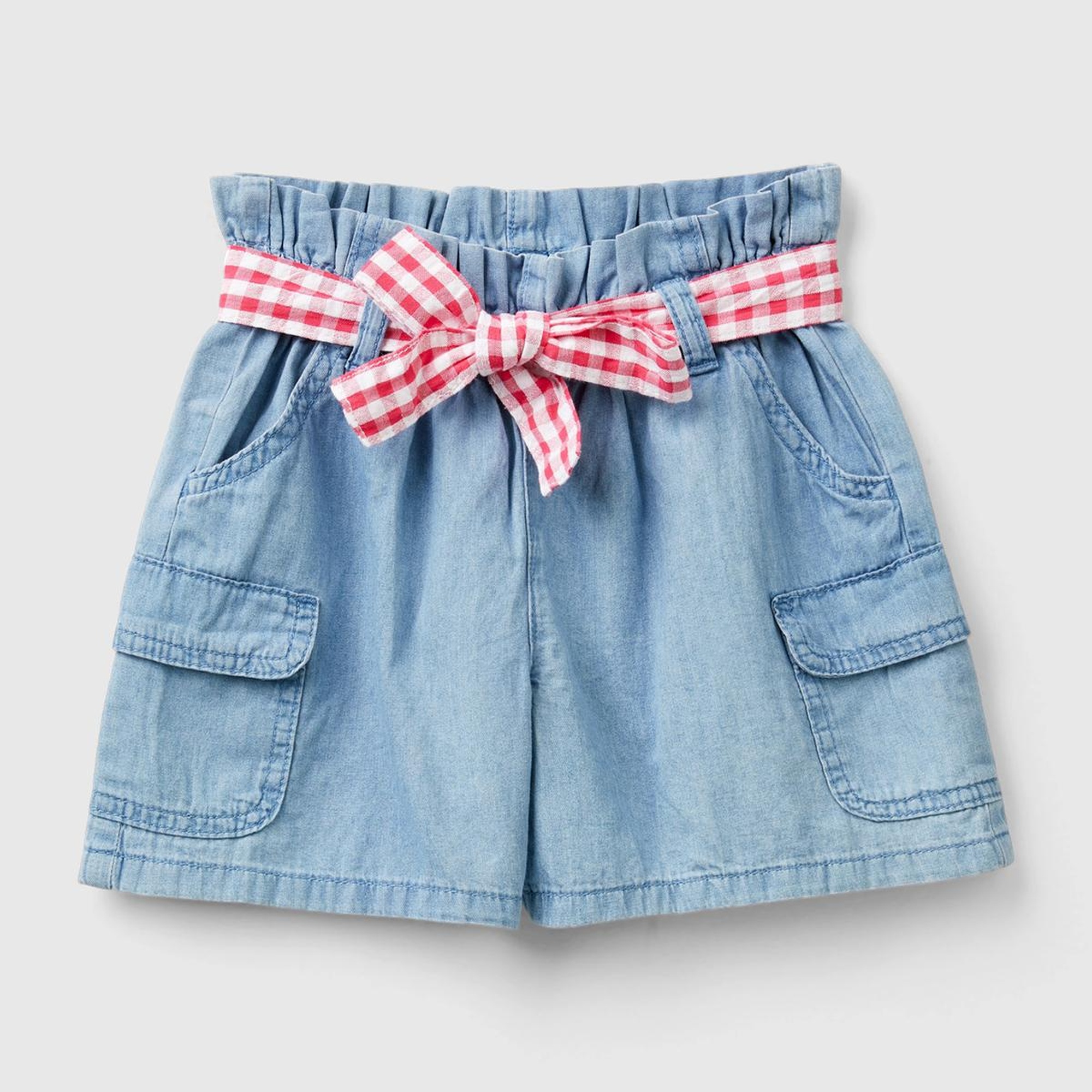 Kız Çocuk Açık Denim Beli Fırfır Detaylı Kuşaklı Yama Cepli Şort